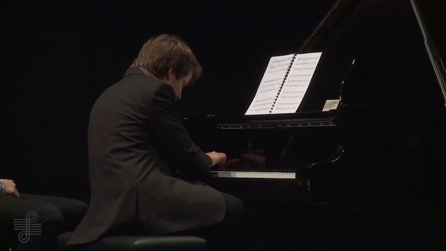 Till Hoffmann plays J.Raab (*1995): "Glasschach I" смотреть онлайн