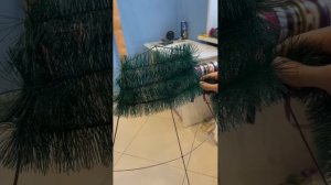 Оплетение каркаса венка ершом или ёлкой