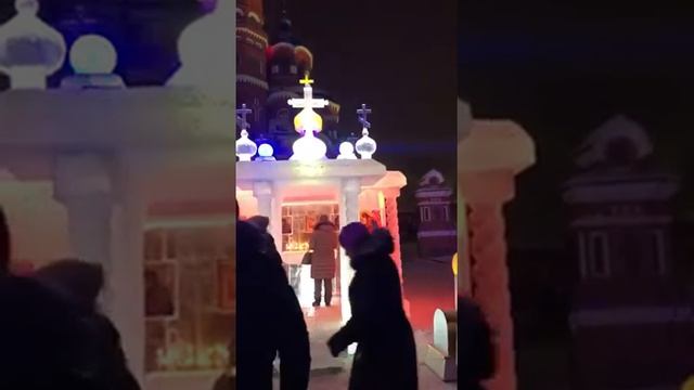 Невероятный храм изо льда в Иркутске