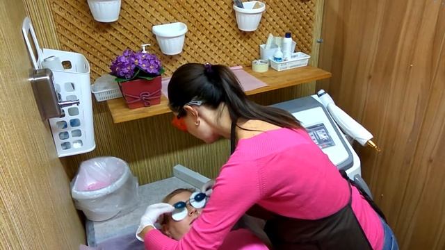 Лазерное удаление старого татуажа (хвостиков брови) у Косолаповой Надежды смотреть онлайн