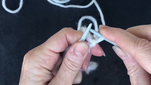 Треугольник спицами из одной петли. Начало. Только лицевые петли со снятием кромочной смотреть онлайн