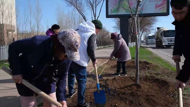 Масштабный городской субботник проходит в столице смотреть онлайн