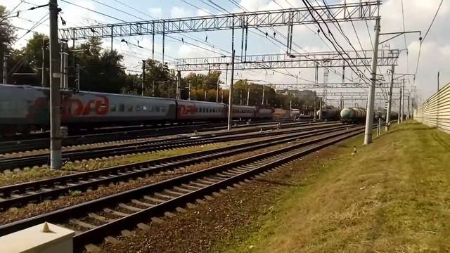 ЭП20 с пассажирским составом у станции "Плющево." смотреть онлайн