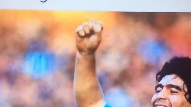 DI MARZIO PIANGE IN DIRETTA PER LA MORTE DI MARADONA! смотреть онлайн