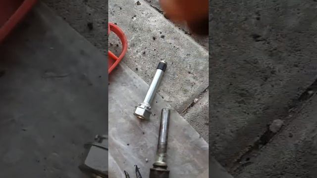 Направляющие переднего тормазного суппорта SsangYong Kyron смотреть онлайн