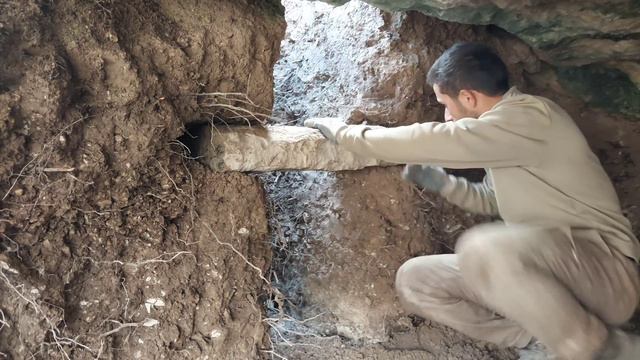 Build a WARM and COZY CAVE With a FIREPLACE Inside | Winter Survival camping, Cooking, Diy Project смотреть онлайн