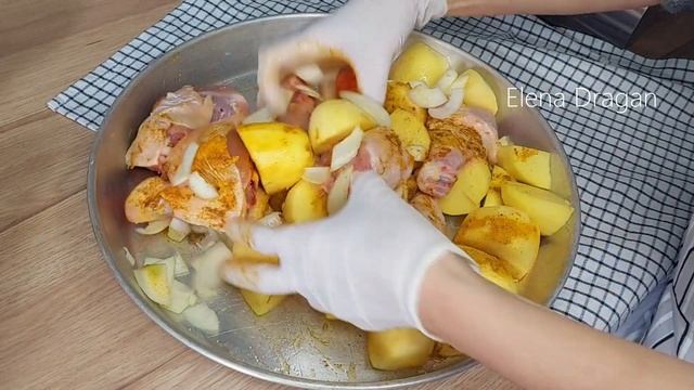 ВОТ ЧТО НУЖНО ГОТОВИТЬ НА УЖИН! ВКУСНО, ПРОСТО И БЫСТРО!? КУРИНЫЕ ОКОРОЧКА С КАРТОШКОЙ в духовке. смотреть онлайн
