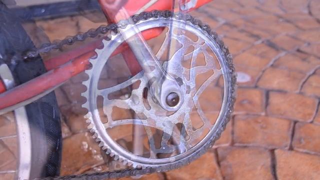 Old and Rusted Bicycle Restoration - Vintage Raleigh Chopper смотреть онлайн