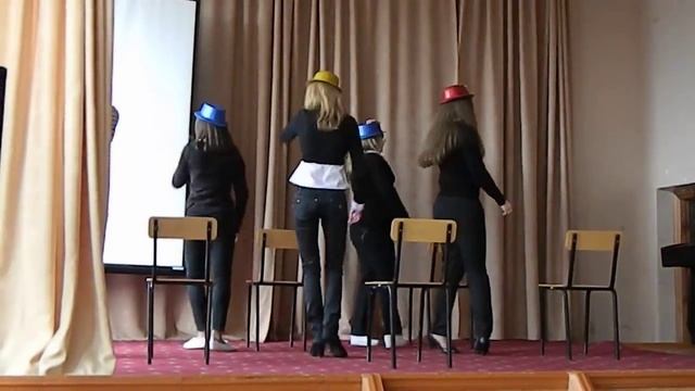 Танец со шляпами. Дебюд 9"Б". MOV смотреть онлайн