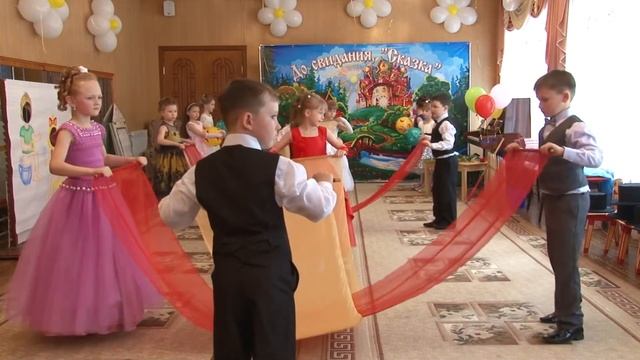 "Финальный танец" в исполнении выпускников группы №12 МБДОУ ЦРР - д/с "Сказка" смотреть онлайн