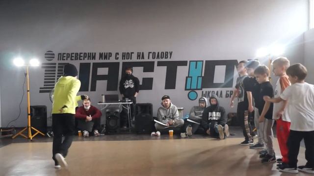 ТОРНАДО VS КОЛХОЗНЫЙ РЫНОК [CREW VS CREW] KAZAN BREAKING CUP смотреть онлайн