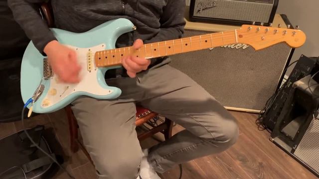 Fender Classic Series 50s Stratocaster Daphne Blue Overdrive/TS-808 смотреть онлайн
