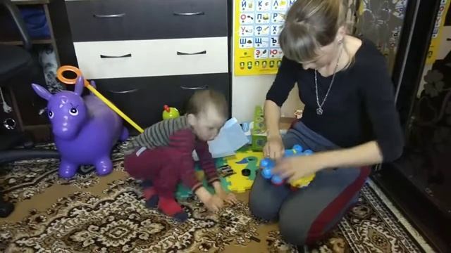 Что подарить ребёнку на годик?Видеообзор. Музыкальные игрушки: весёлая гусеница и добрый жучок смотреть онлайн