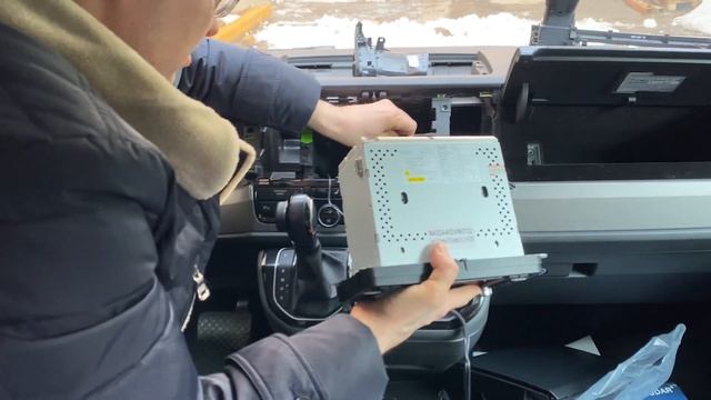 Китайская магнитола на Фольксваген Мультивен Т6. Установка, надежность, удобство пользования. смотреть онлайн