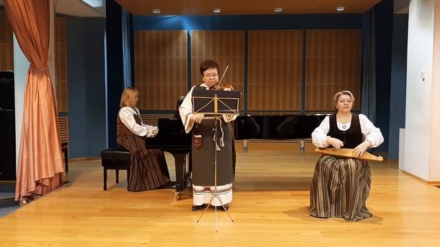 "Лесные цветы", Исполняют: Ковалева А. В., Соловьева А. А., Мейлюнене Р. А. смотреть онлайн