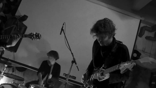 BEPS`N`JOHNNIES – SCREW LOOSE GIRL смотреть онлайн
