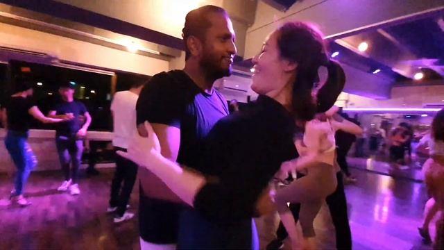 Kumar y Wiing CNY 初三 bachata social sensual @ The Studio (27/1/2020) смотреть онлайн