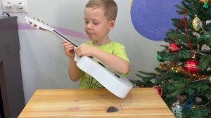 ✅ ЧТО? НАСТОЯЩАЯ ГИТАРА?! распаковка и обзор моего первого музыкального инструмента - детская ГИТАР