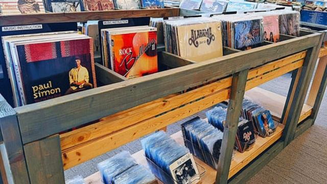 Book Exchange - Greenbrier смотреть онлайн