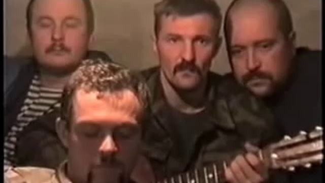 В Шали после боя.Песня под гитару.Исполняет Смирнов Александр. 2000 год. Чечня. Город Шали. смотреть онлайн
