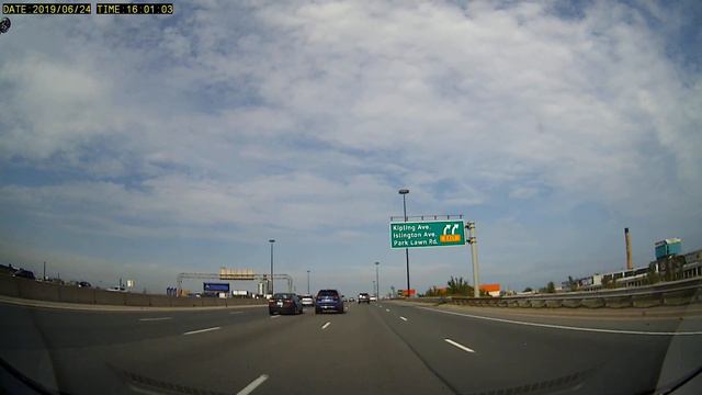 Blue Nissan SUV slow merge almost causes 2 accidents смотреть онлайн