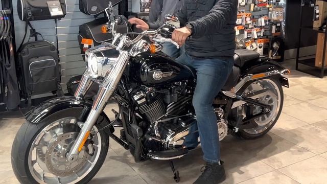 Harley Davidson Fat Boy 114 FLFBS 2022 Stock Exhaust Sound - Vivid Black -Ireland - EU UK Version смотреть онлайн