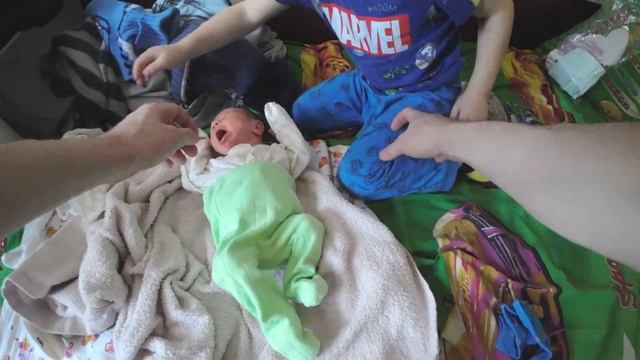 У Рафиля родился Братишка, забираем с роддома, первый день с малышом, выписка смотреть онлайн