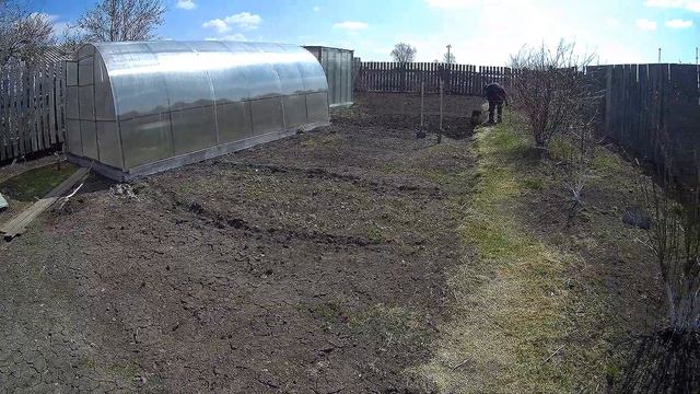 Едем в гости к "Будни пенсионерки в селе"/Копаем огород смотреть онлайн