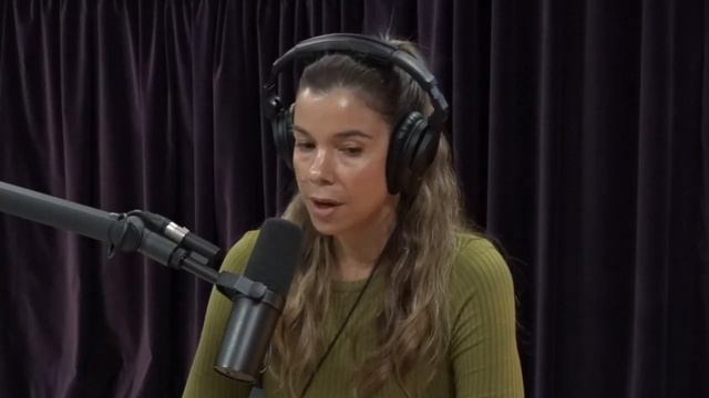 Joe Rogan: Infrared VS Traditional Dry Sauna смотреть онлайн