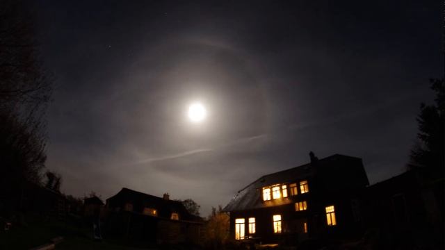 2013-11-17 Halo (timelapse) around the moon смотреть онлайн