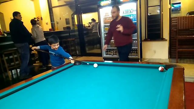 Как Мовсесяны учились играть в бильярд смотреть онлайн
