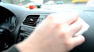 Наклеивание виниловой плёнки на элементы торпеды автомобиля своими руками, двумя способами