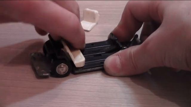 Восставший из ОБЛОМКОВ. Восстановление модели ВАЗ 2101 1:43. Часть 1. смотреть онлайн