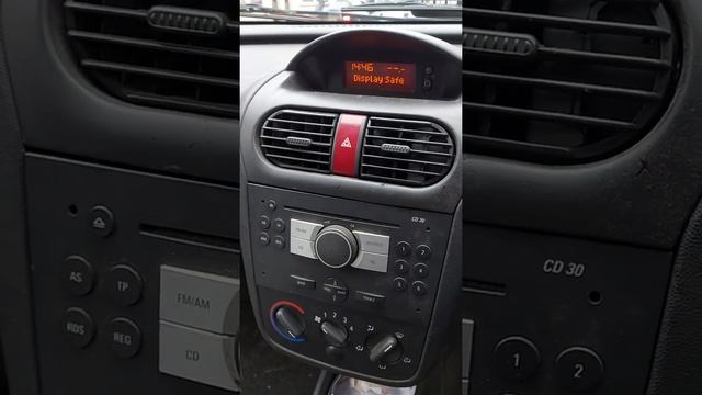 Vauxhall combi Van Display safe stereo смотреть онлайн
