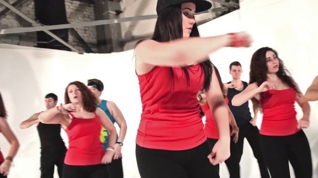 Bataclan Spicy Salsa 2014 - Polina Nagaitseva & The Reggaeton Team смотреть онлайн