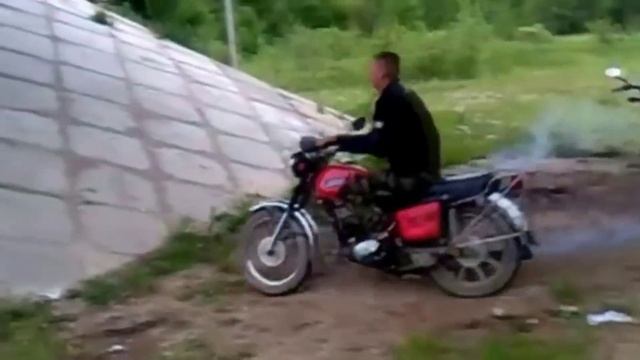 Мото Сезон ЗАКРЫТ - Падения на мотоциклах неудачные станты девушки на мотоциклах! смотреть онлайн