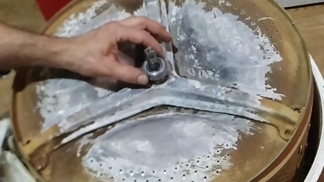 Ремонт стиральной машинки Indesit IWSC5085 Тарахтит Болтается барабан Замена подшипников смотреть онлайн