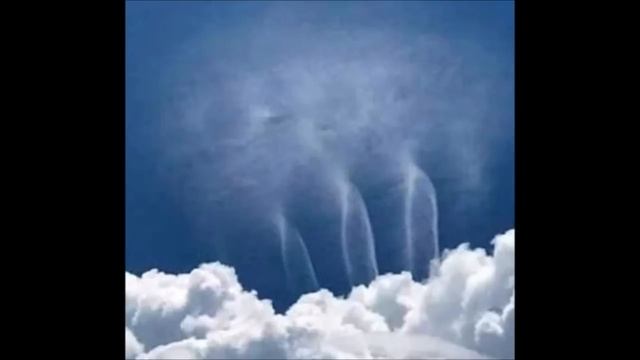 Видео. Это увидели в небе. Никто не может объяснить что это такое. Странный объект появился в небе. смотреть онлайн