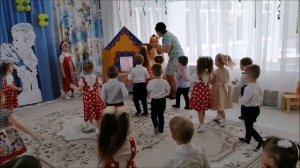 Утренник к празднику 8 Марта в младшей группе "Волшебники".