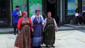 «Женская пляска на троих»... 22-07-02н-4К