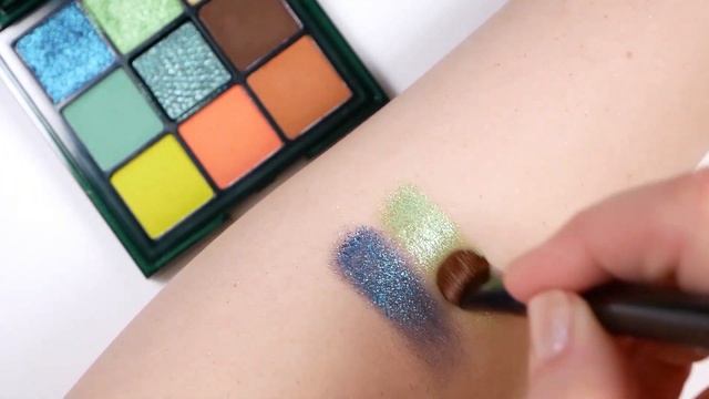 Huda Beauty Wild Obsessions Python Palette Swatches смотреть онлайн
