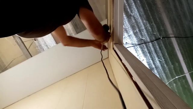 Делаю потолок. Подключаю вытяжку и свет. Остался только декоративный уголок смотреть онлайн