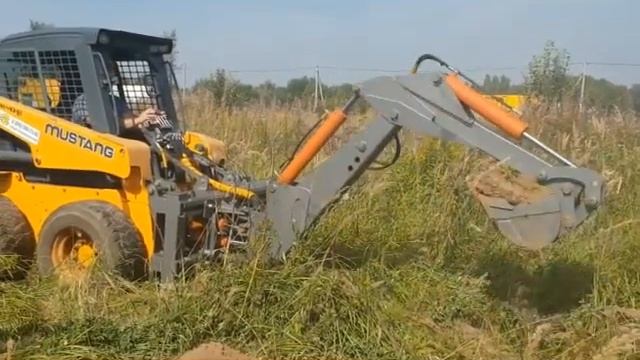 Экскаватор навесной на минипогрузчике в работе смотреть онлайн