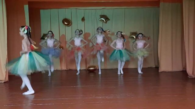 Танцевальный коллектив Искорки Танец Хулиганить смотреть онлайн