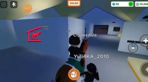 я показываю игры про лошадей в роблоксе
