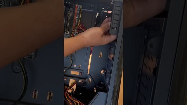 Сборка ПК - куда поставить SSD? смотреть онлайн