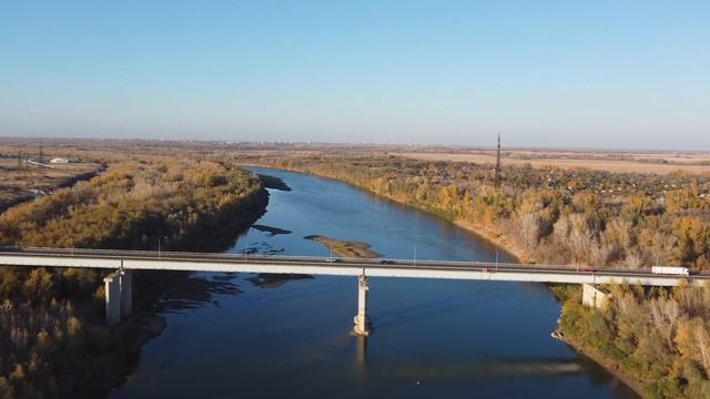 река Урал, г. Уральск, Новый мост, октябрь 2021 г. смотреть онлайн