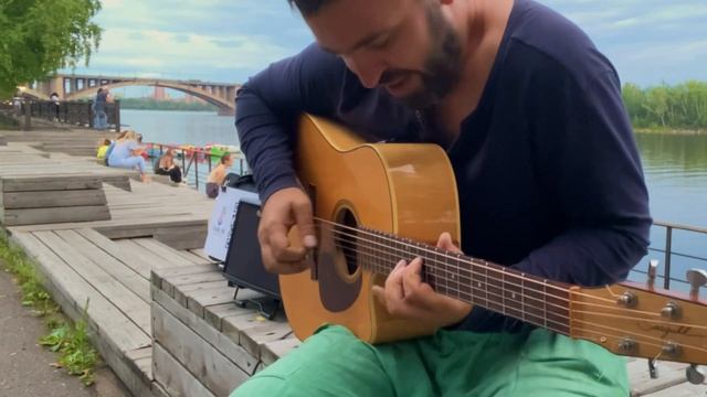 Виртуоз из Якутии в Красноярске сыграл «Во поле берёзка стояла» смотреть онлайн