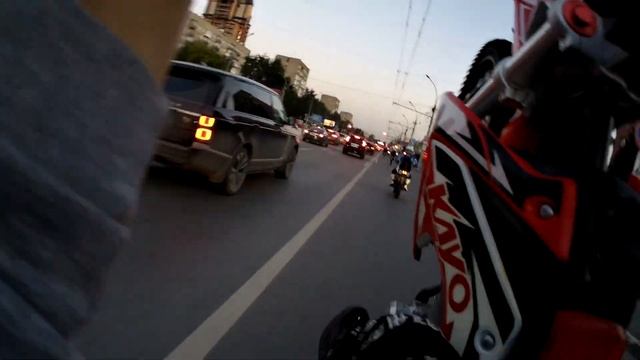 ТОЛПА ПИТБАЙКЕРОВ НА ЗАДНЕМ | РАЗДАЛИ СТРИТА В ГОРОДЕ | KILL STREET смотреть онлайн