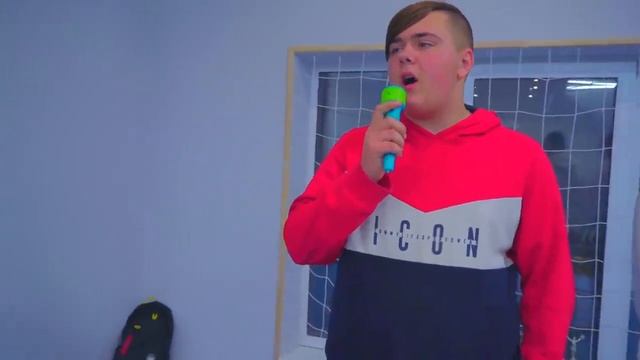 САМАЯ КРАСИВАЯ ДЕВОЧКА В ШКОЛЕ!! Мальчики ВЛЮБИЛИСЬ смотреть онлайн